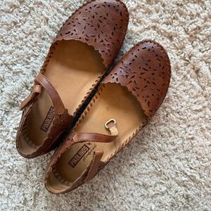 PIKOLINOS Brown Cutout Flats